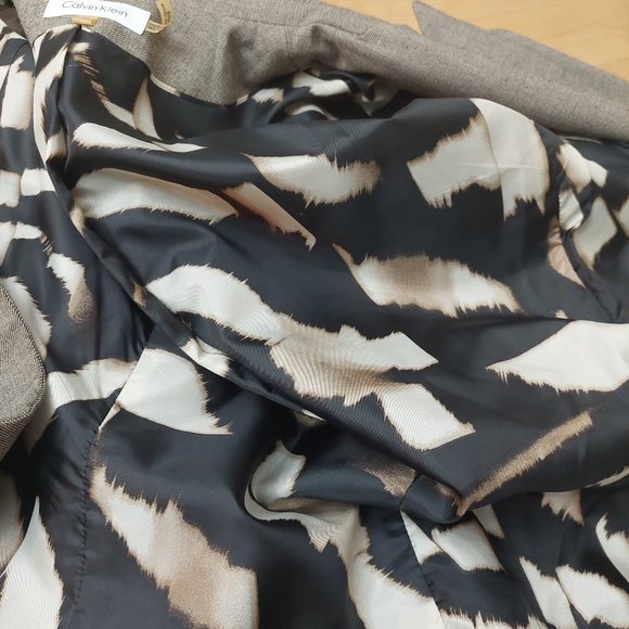 Calvin Klein Single Breasted Blazer faux pockets, single button, rouch sleeves - Picture 9 of 13